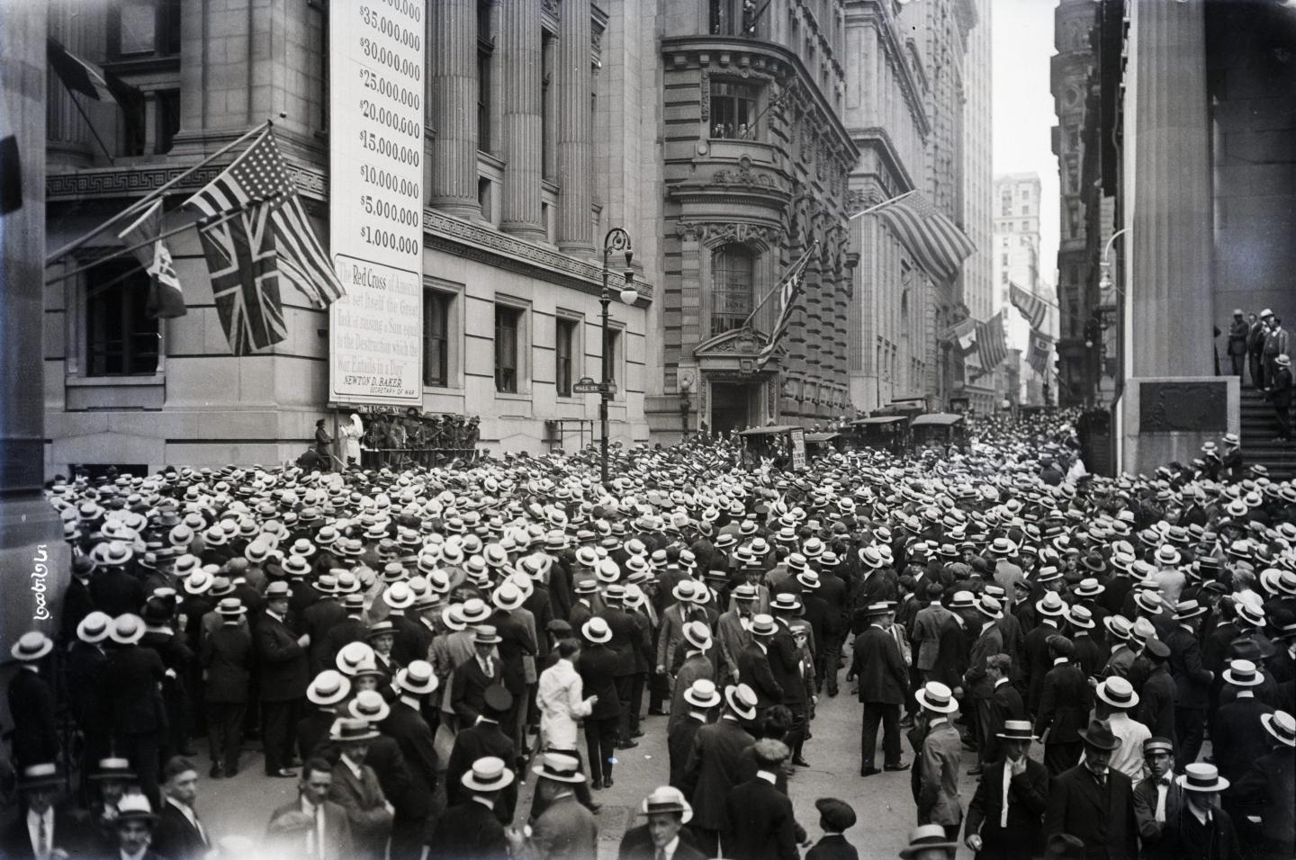 Crowd at Wall Street watching Red Cross Fund swell.