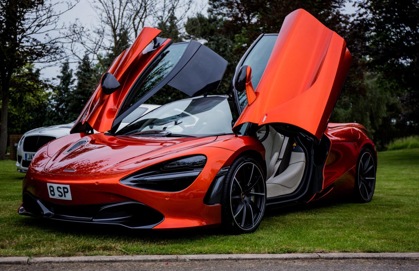 Influencer totals $200,000 McLaren during live stream