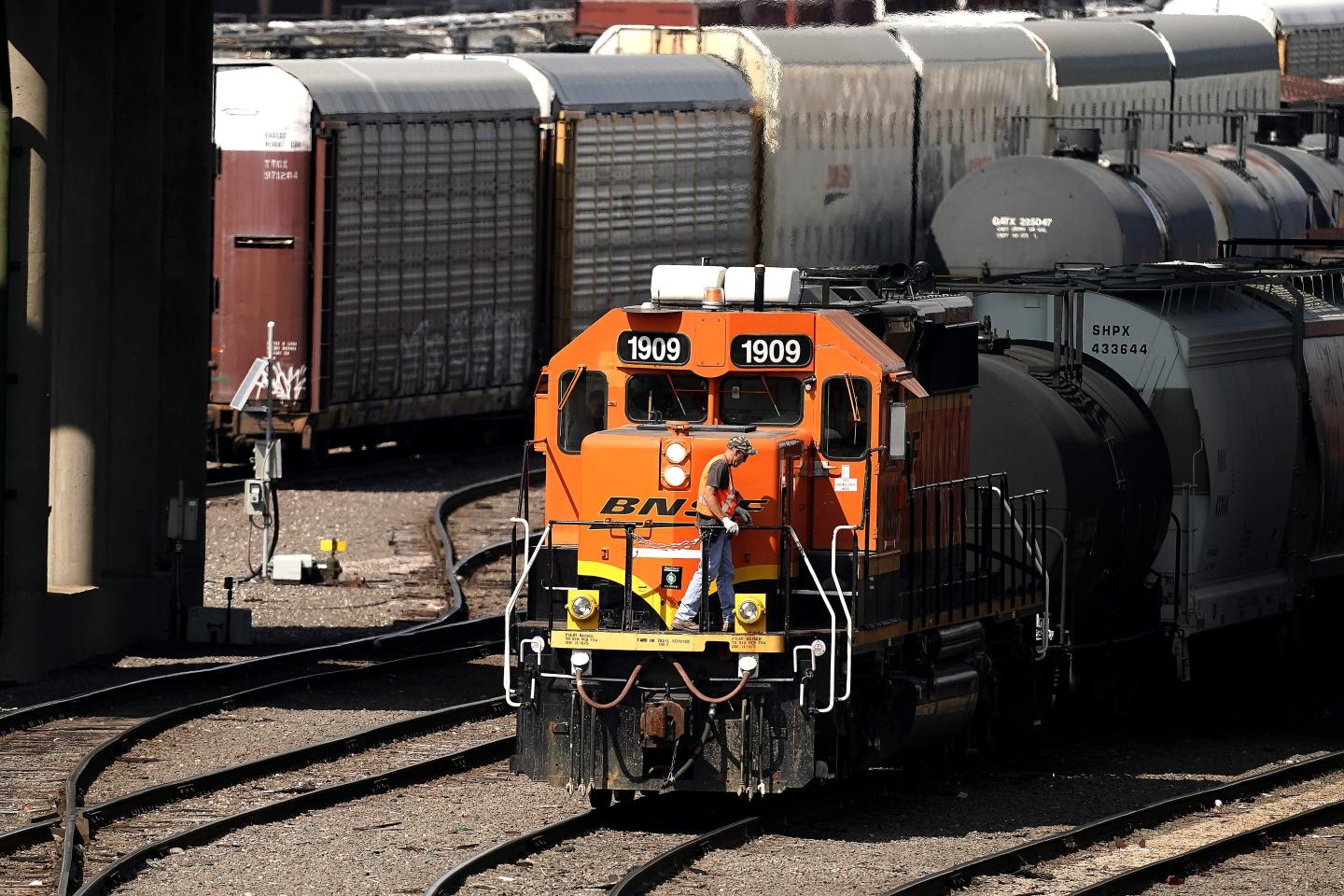 Railroad unions push to ink new contracts with their employers before Trump returns to office
