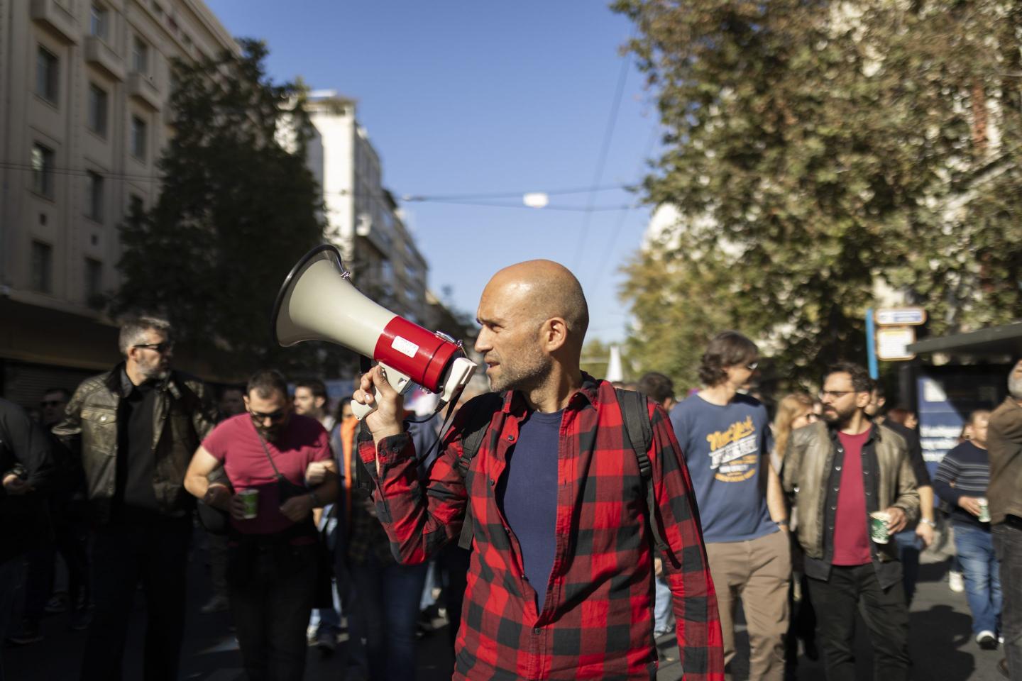 Greece grinds to a halt: Thousands go on general strike over rising cost of living