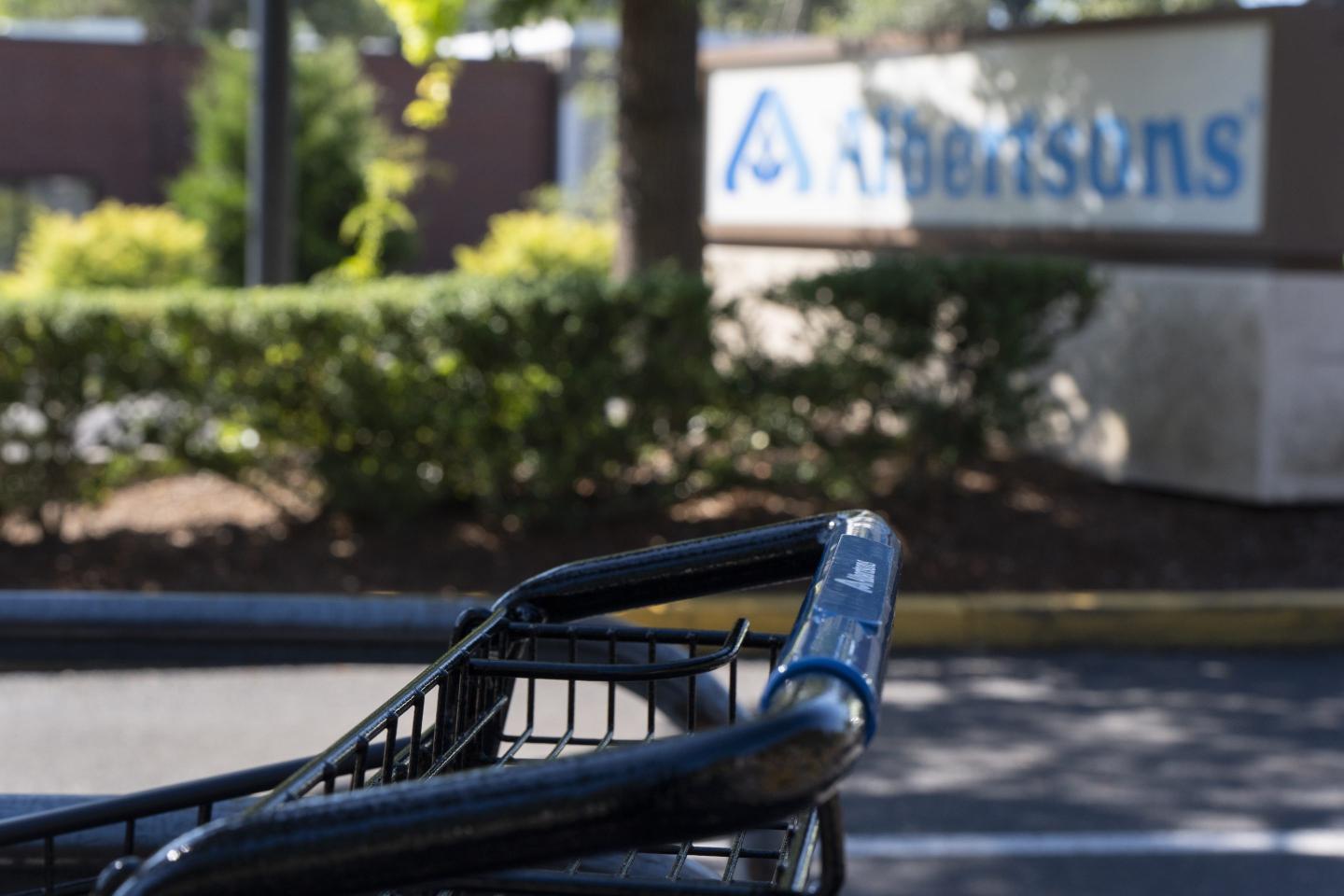 Kroger-Albertsons supermarket mega-merger is halted by federal and state judges in win for FTC