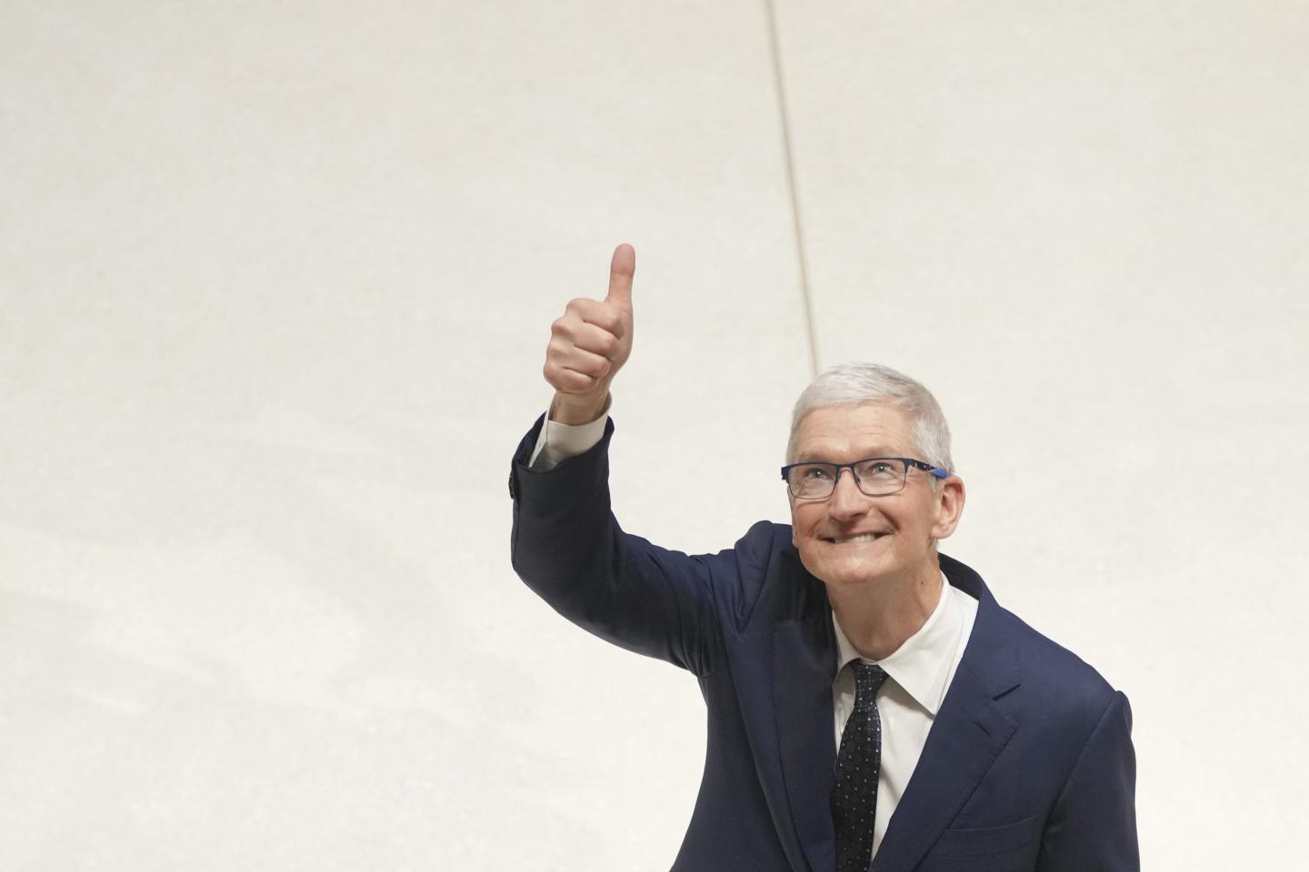 Trump hosts Apple CEO Tim Cook at Mar-a-Lago as Big Tech leaders seek to improve standing with president-elect