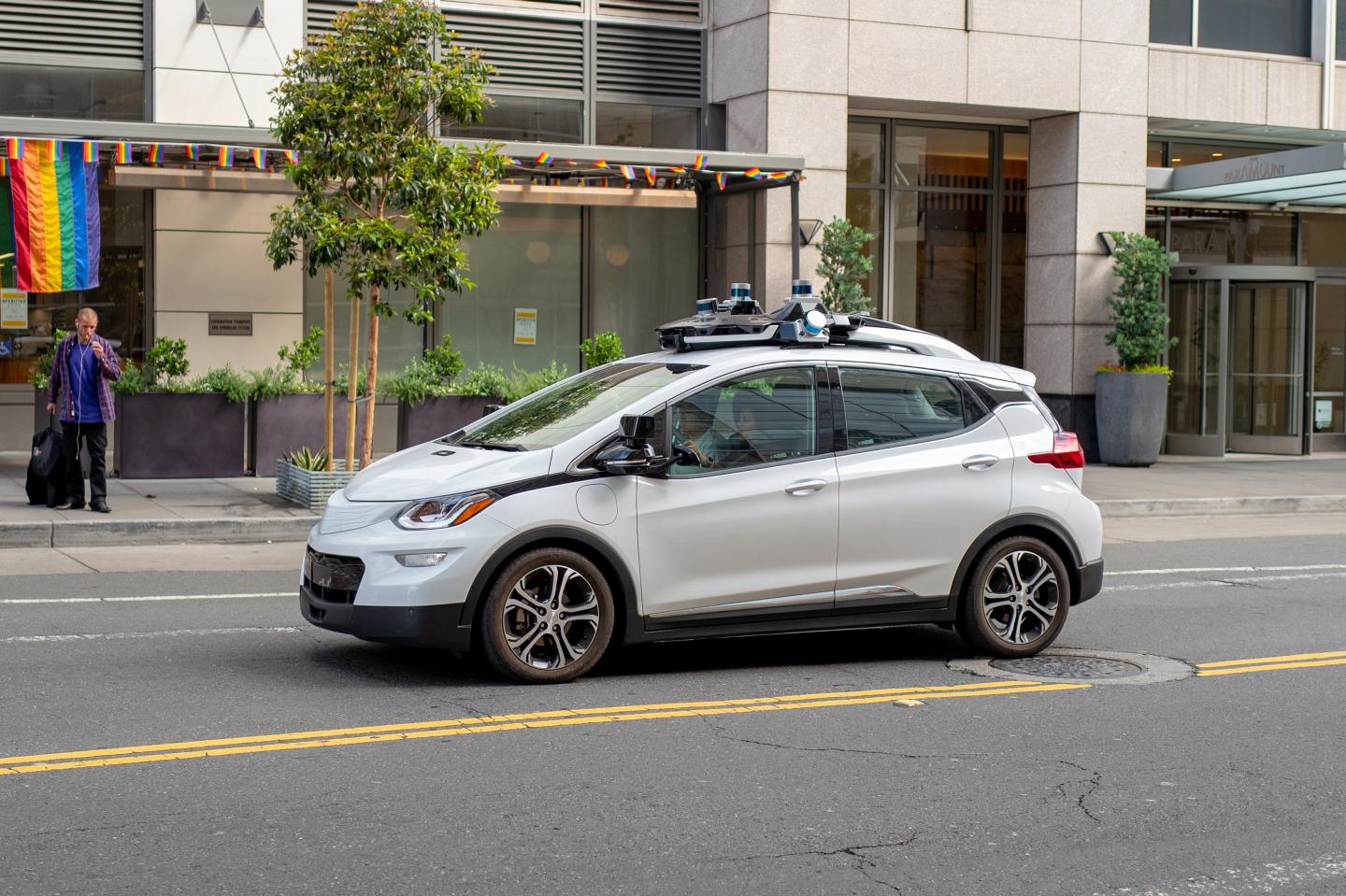 Now that GM is cutting Cruise's robotaxi operation, Tesla as the only pure-play automaker still competing in the robotaxi race.