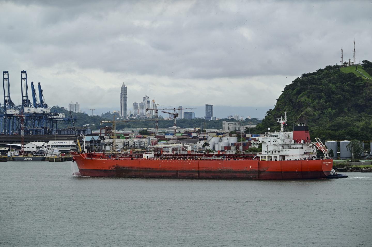 Trump demands Panama lower transit fees or return canal