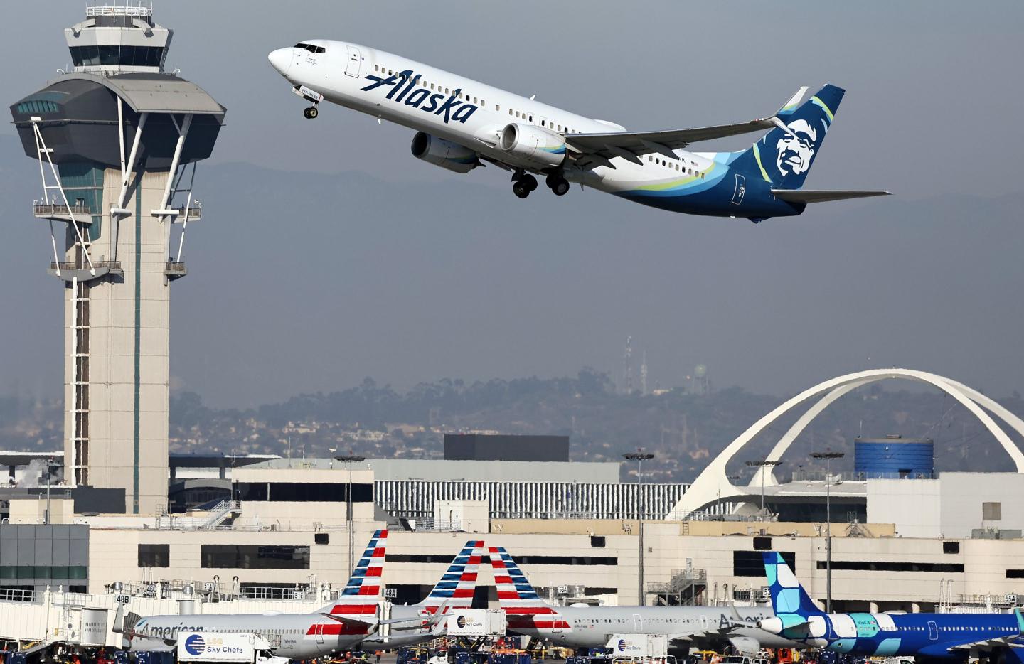 Alaska Airlines plans Asia, Europe flights in global reinvention