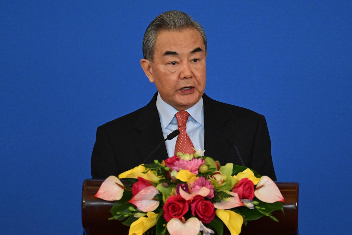 China and U.S. can achieve ‘many great things’ together, says Beijing’s foreign minister as Trump heads to White House