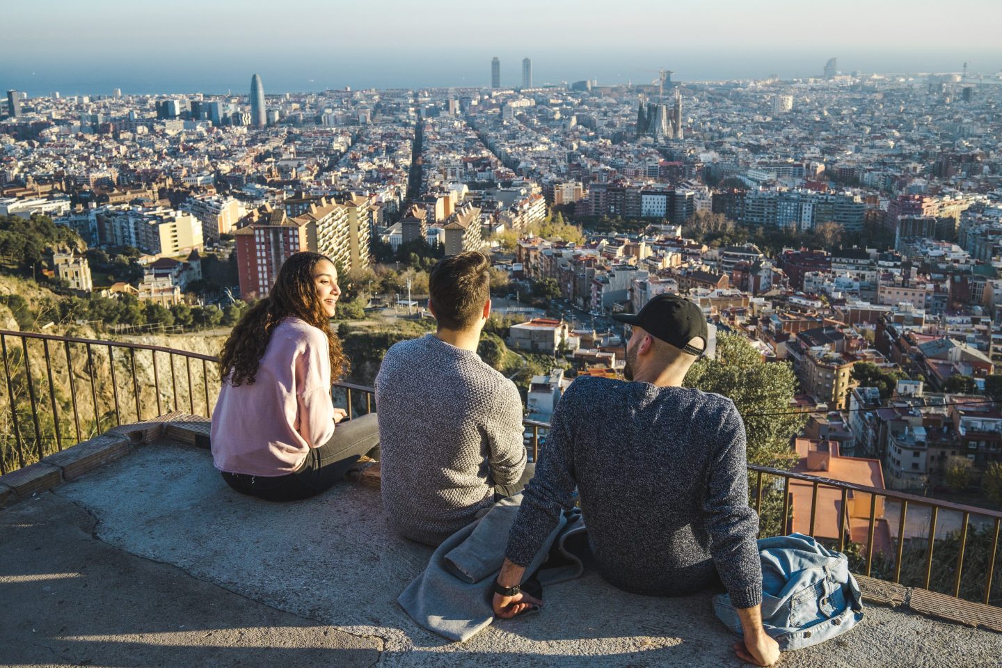 Many tourism sector bodies consider the requirements excessive. They complain they must collect over 40 pieces of information about their clients when it comes to lodging, and over 60 regarding car rentals.