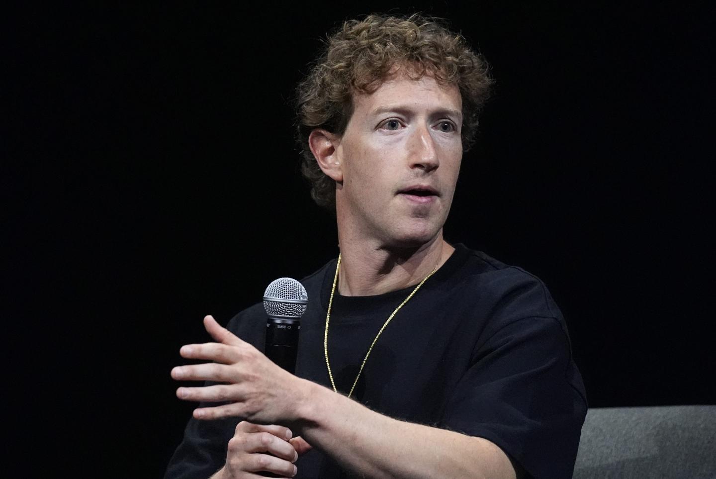 Mark Zuckerberg will cohost a Trump inauguration reception along with Republican billionaires