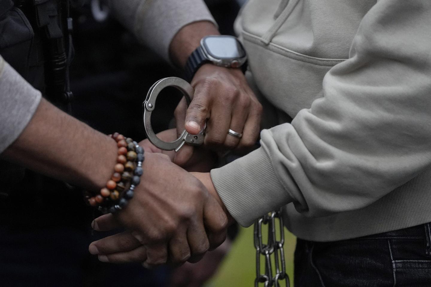 Immigrants in Chicago brace for Trump’s expected mass deportation arrests