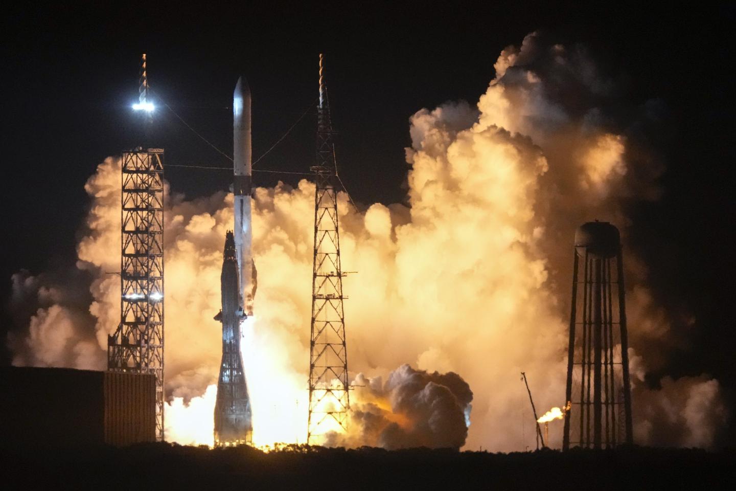 Jeff Bezos’ Blue Origin finally launches massive New Glenn rocket into first orbit, but misses booster landing