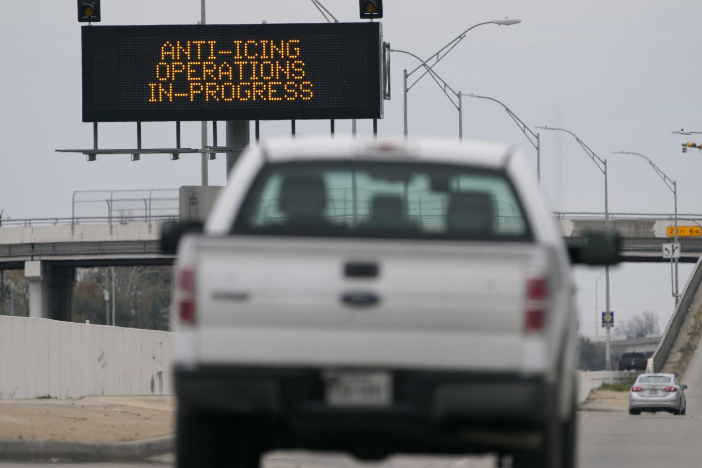 Houston airports suspend flights as Texas and South brace for rare winter storm