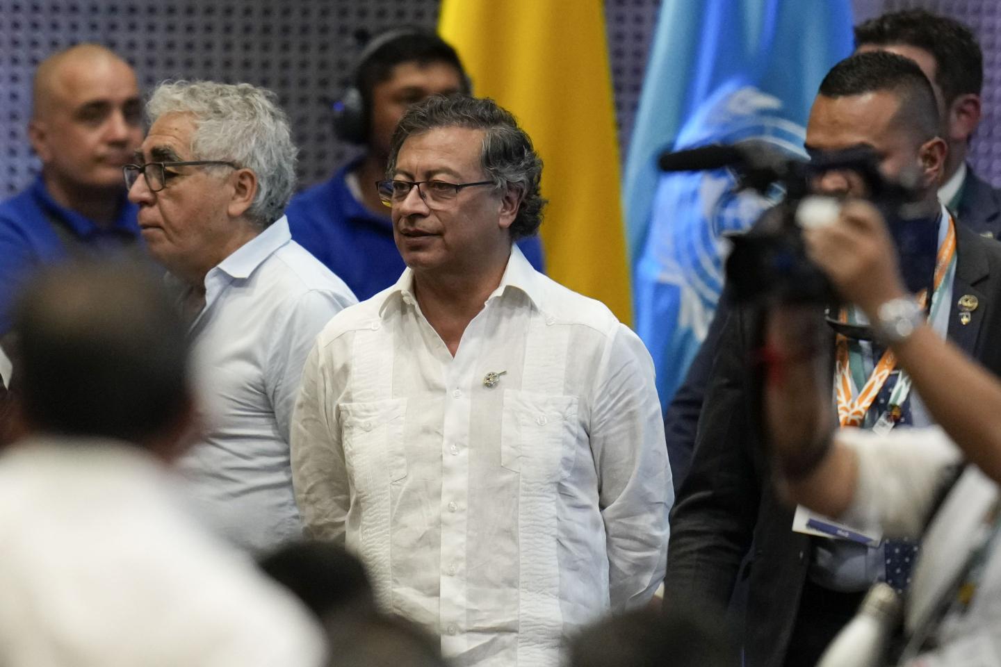 White House claims victory as Colombia agrees to take deported migrants after Trump tariff threat