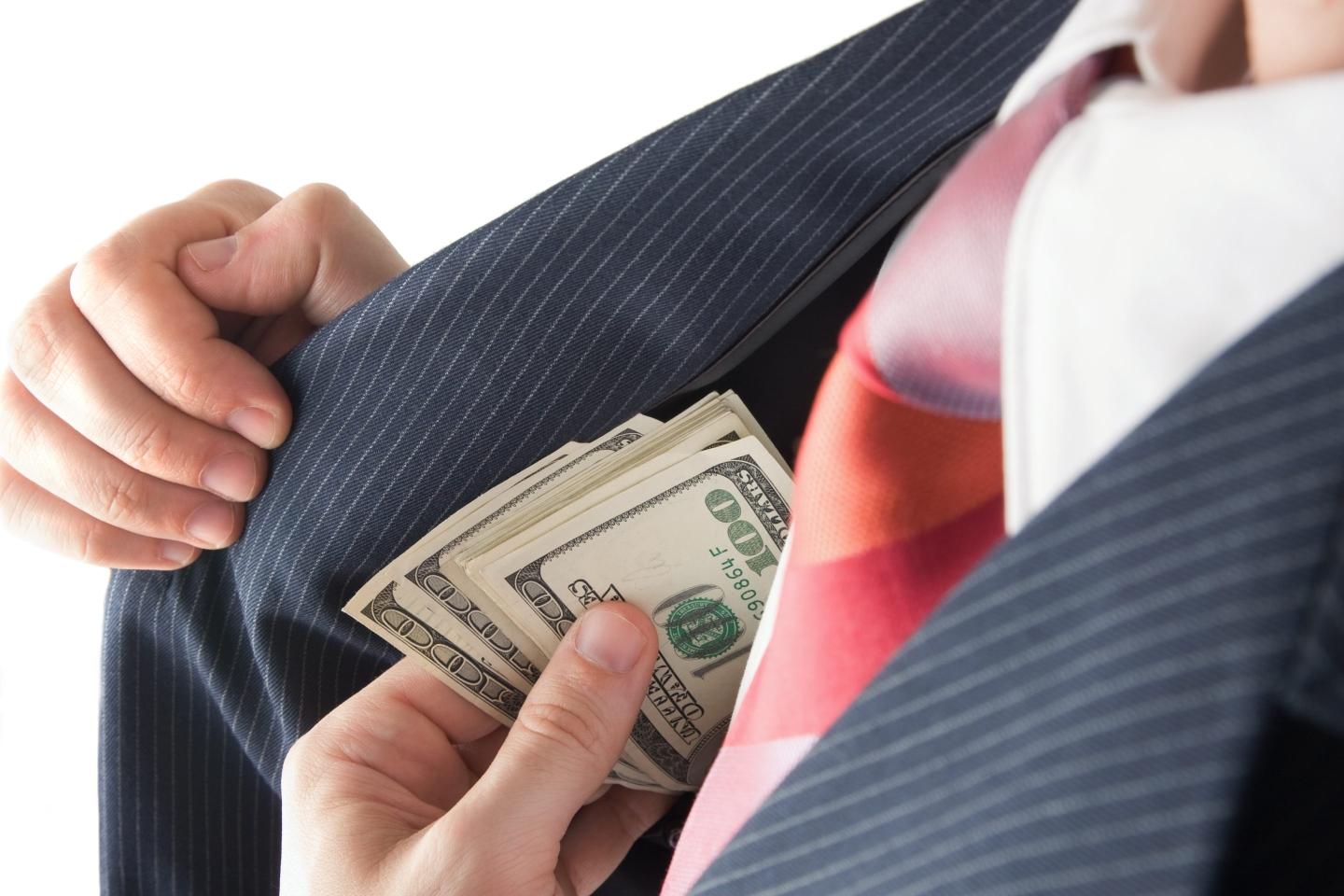 A Bay Area couple is facing years in prison after allegedly stealing from investors, according to criminal and civil complaints.