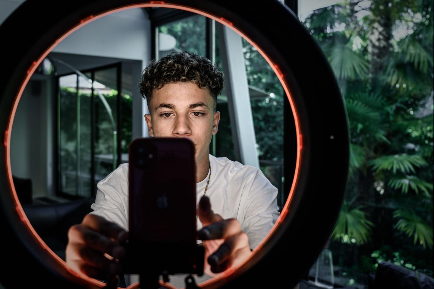 TikTok influencers resist a move to Meta under the app’s looming ban. ‘The vibes are not the same’