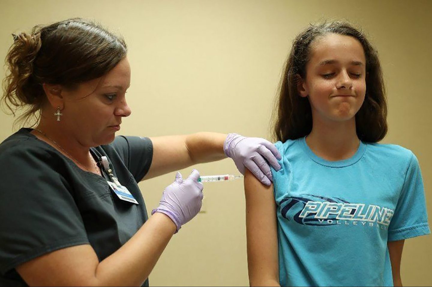 A nurse administers a dose of the HPV vaccine at an Illinois health clinic in 2018.