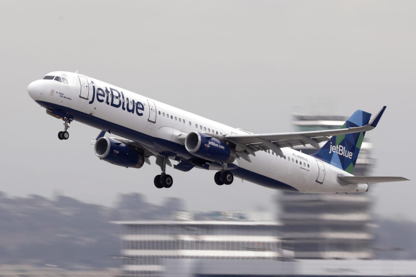 A JetBlue plane