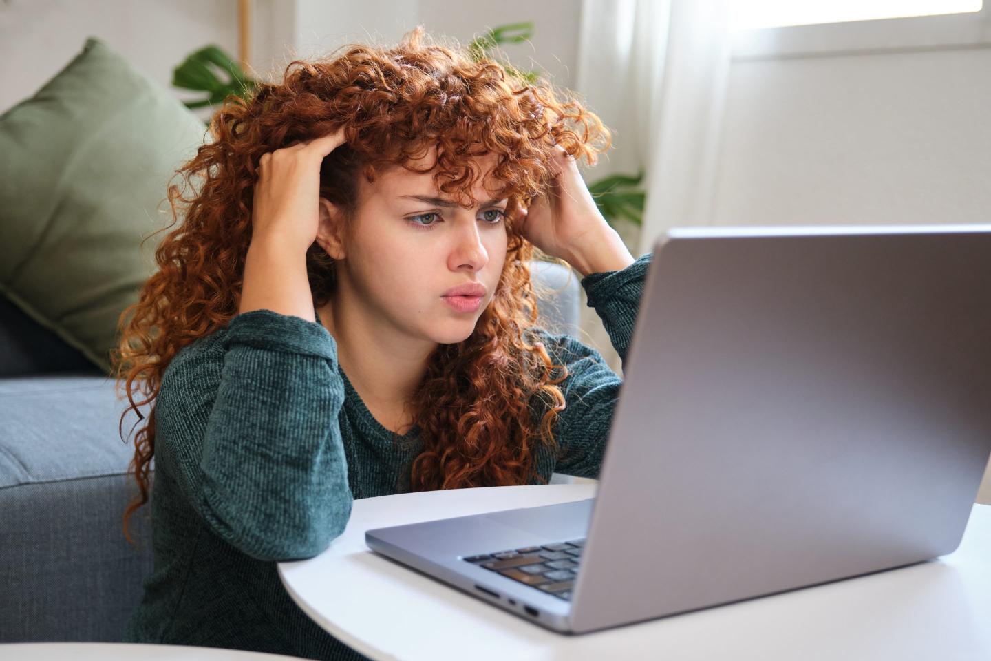 Job seekers are calling out the biggest red flags in hiring—and hustle culture, stingy vacation policies and smelly interviewees top the list