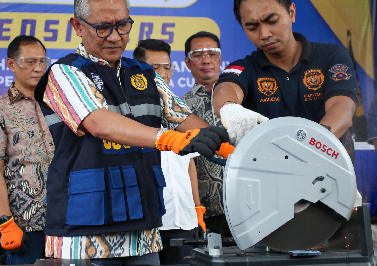 Indonesia keeps its iPhone 16 sales ban even after Apple pledges $1 billion investment