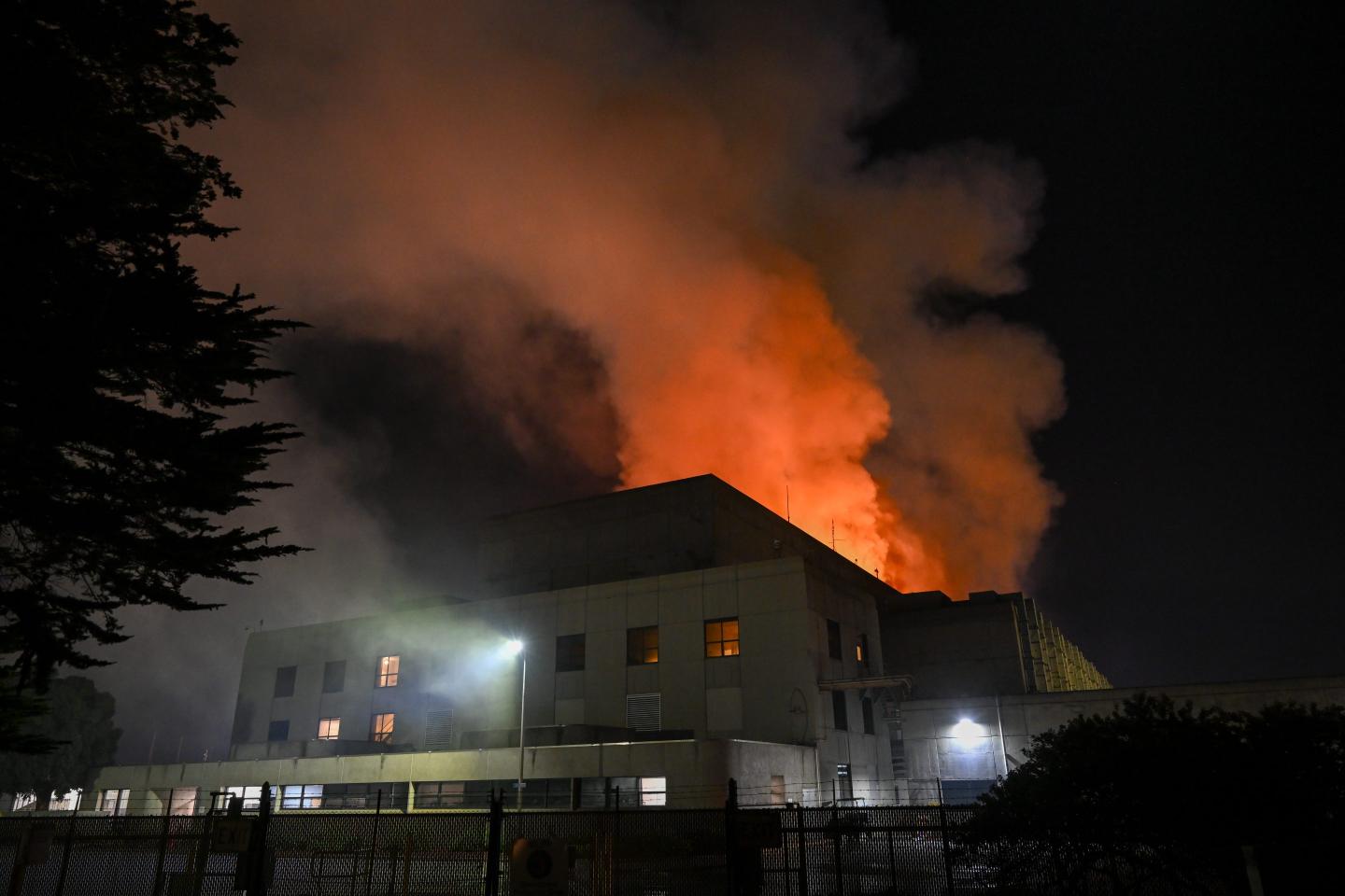 Fire at huge California lithium battery storage plant forces 1,500 people to evacuate