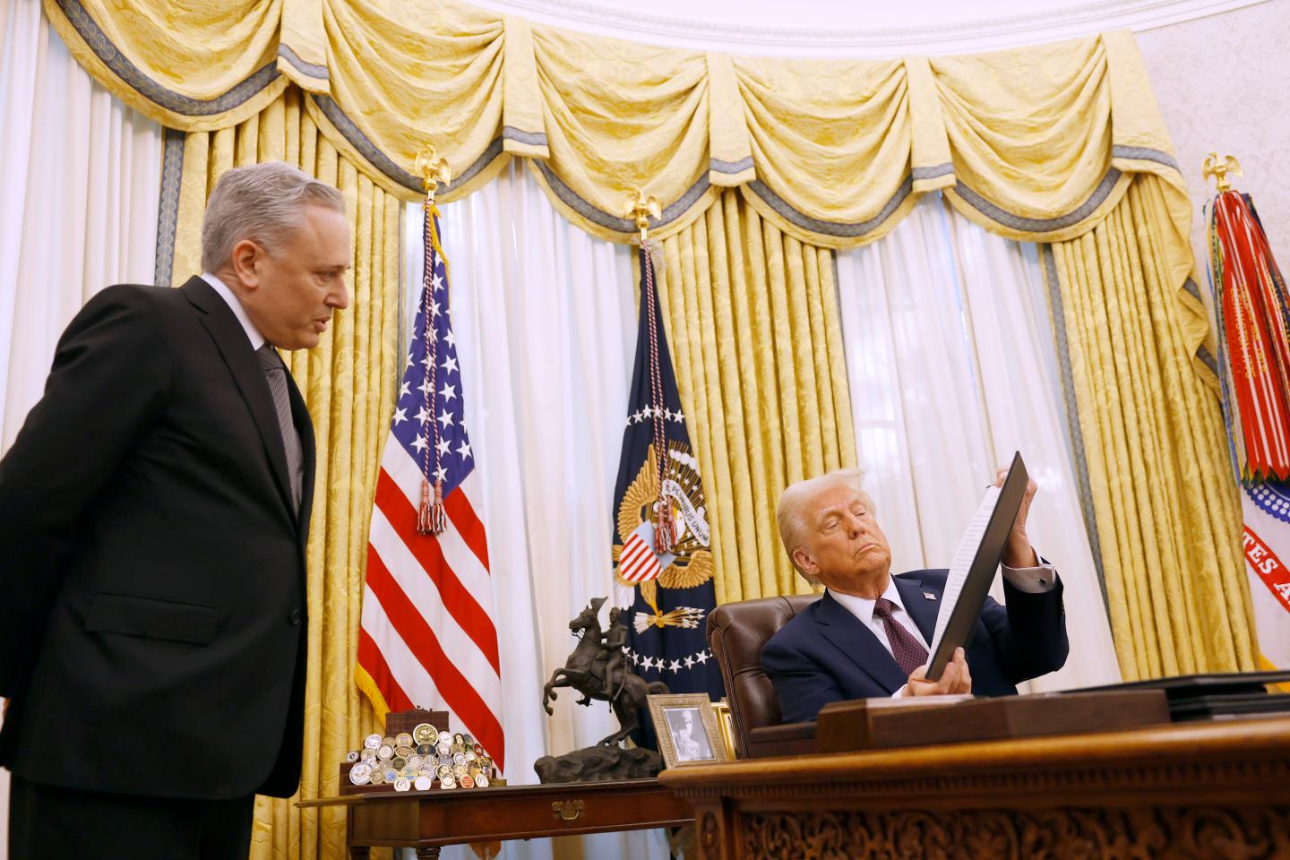 David Sacks, U.S. President Donald Trump's "AI and Crypto Czar," speaks to President Trump in the Oval Office of the White House on January 23, 2025 in Washington, D.C. (Photo: Anna Moneymaker/Getty Images)