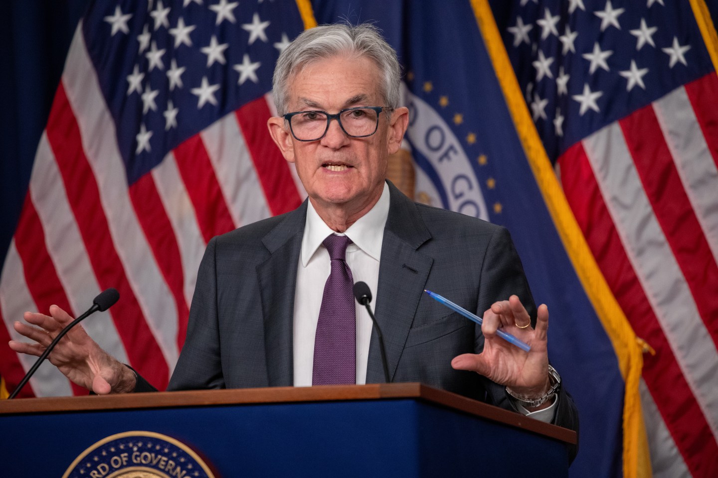 Jerome Powell at a podium.