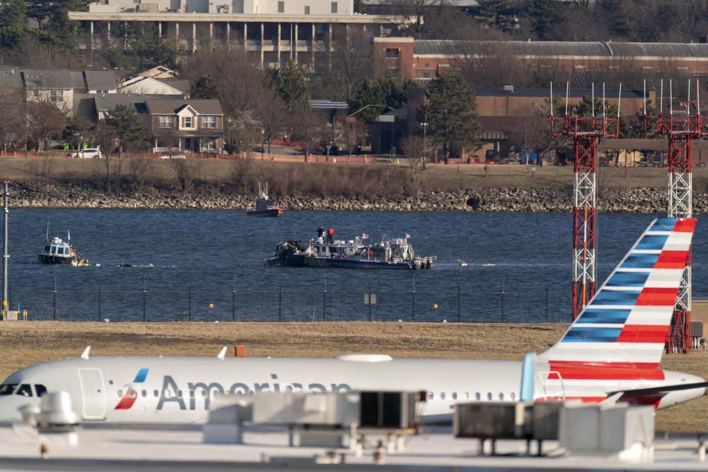 Data from the collision of the airliner and Army helicopter show a 100-foot difference in altitude