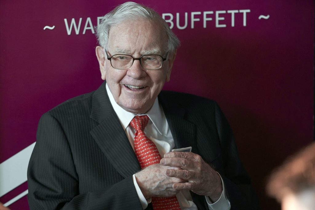 financewarren buffett offers donald trump some adv
