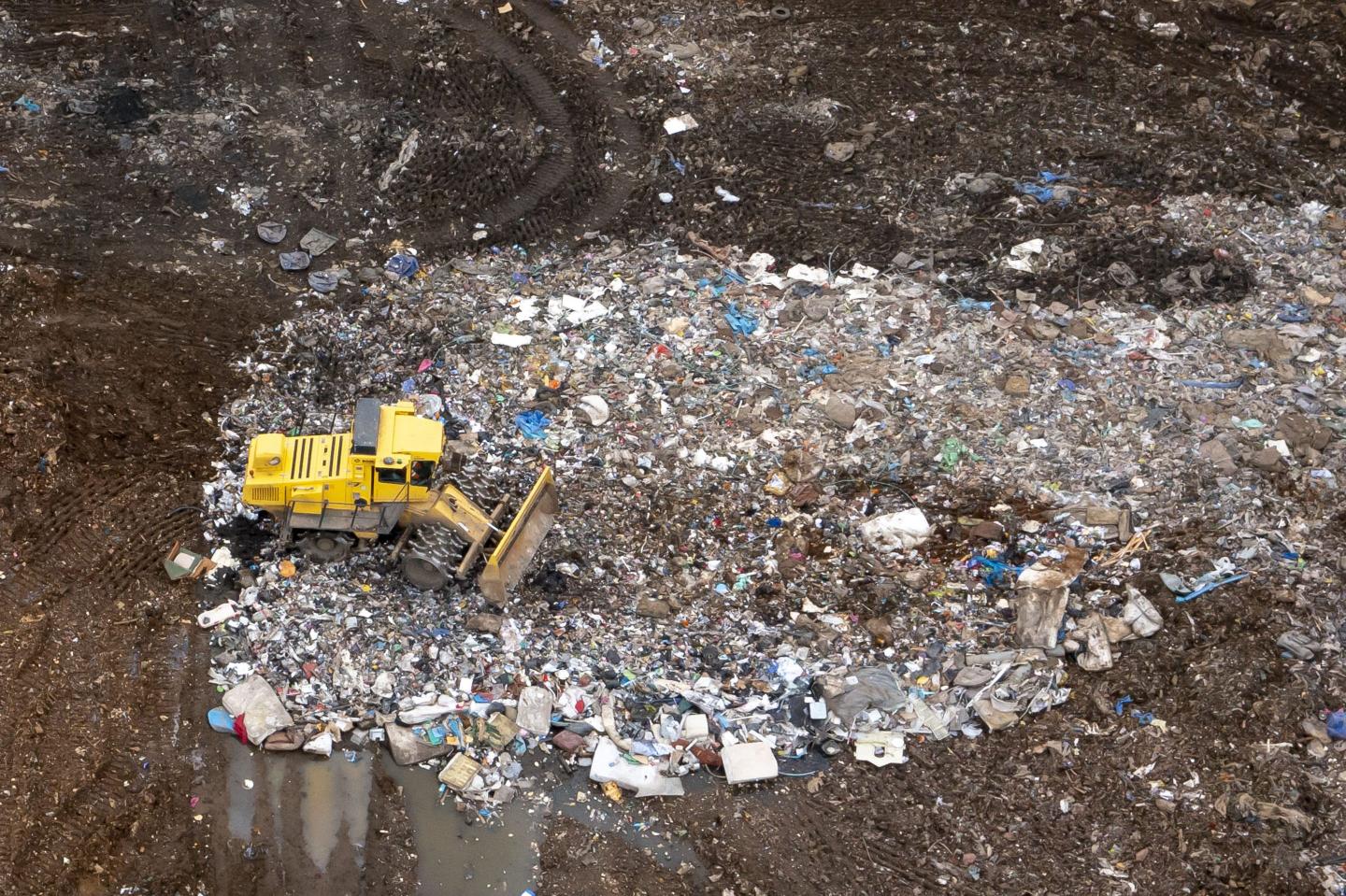 Remember the guy who threw away over $750 million in Bitcoin? Now he wants to buy the dump where he thinks it’s buried