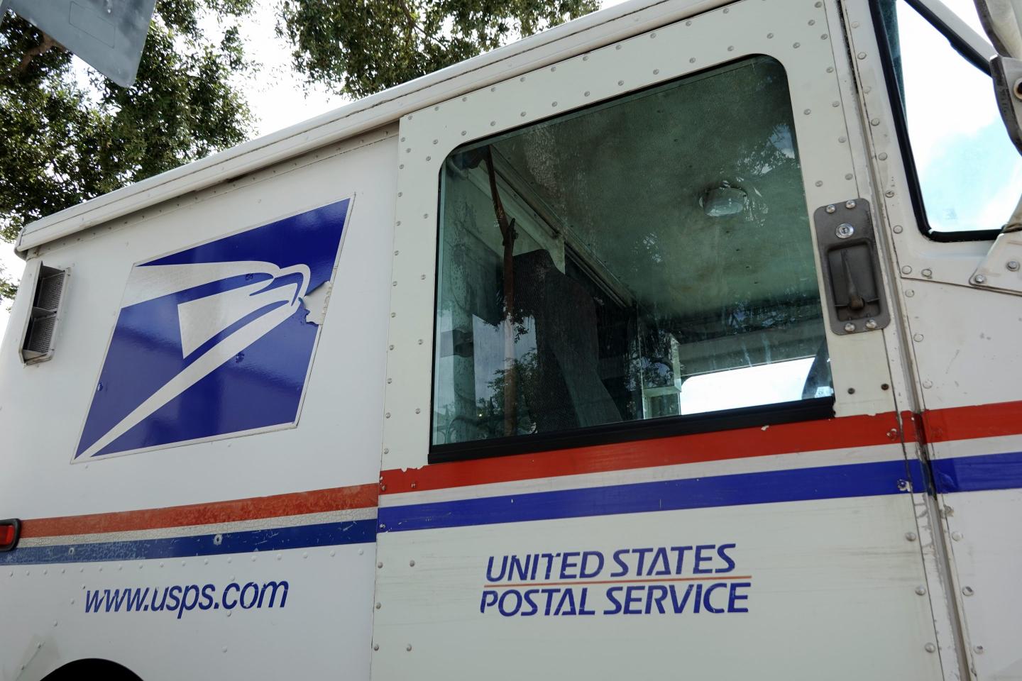 U.S. Postal Service reverses decision to stop accepting packages from China, after Trump ends ‘de minimis’ exemption used by Temu and Shein