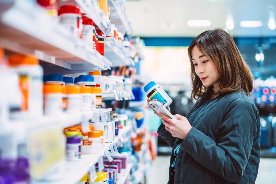 A woman shops for dietary supplements