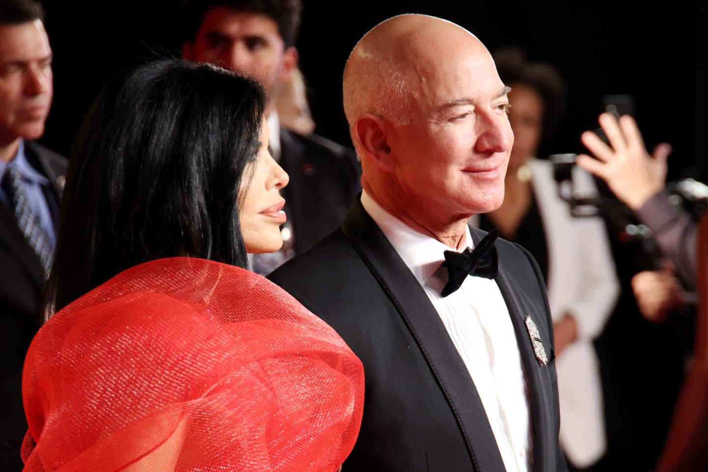 Amazon founder Jeff Bezos and his wife Lauren Sánchez