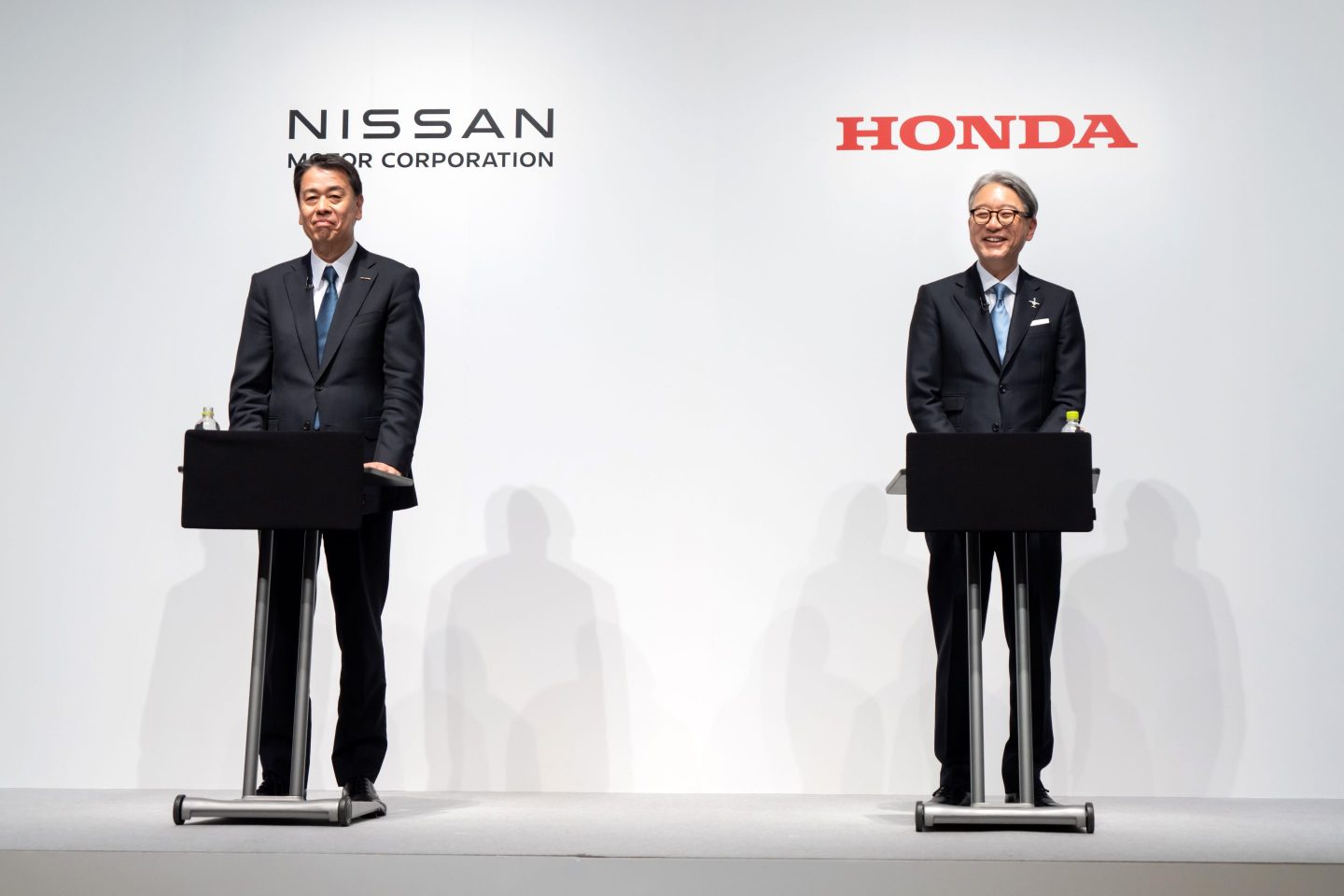 Toshihiro Mibe (R) insisted in December that it was not a bailout for Nissan, which announced last year thousands of job cuts after reporting a 93% plunge in first-half net profit.