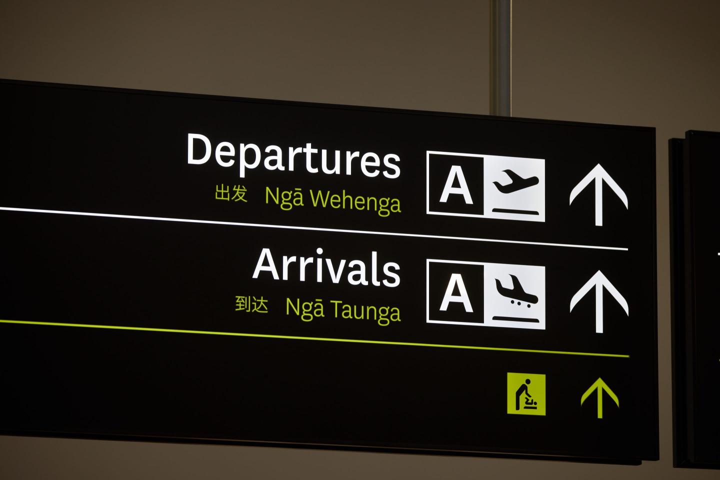 New Zealand sees record number of departures amid weak economy