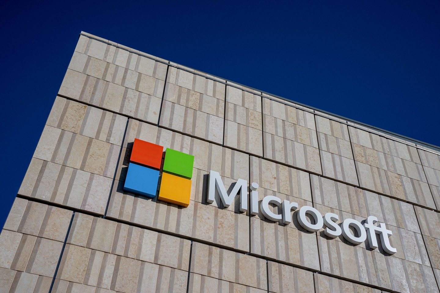 Microsoft says its new chip design could lead to quantum computers capable of tackling major challenges, like finding ways to break down harmful microplastics in the ocean.