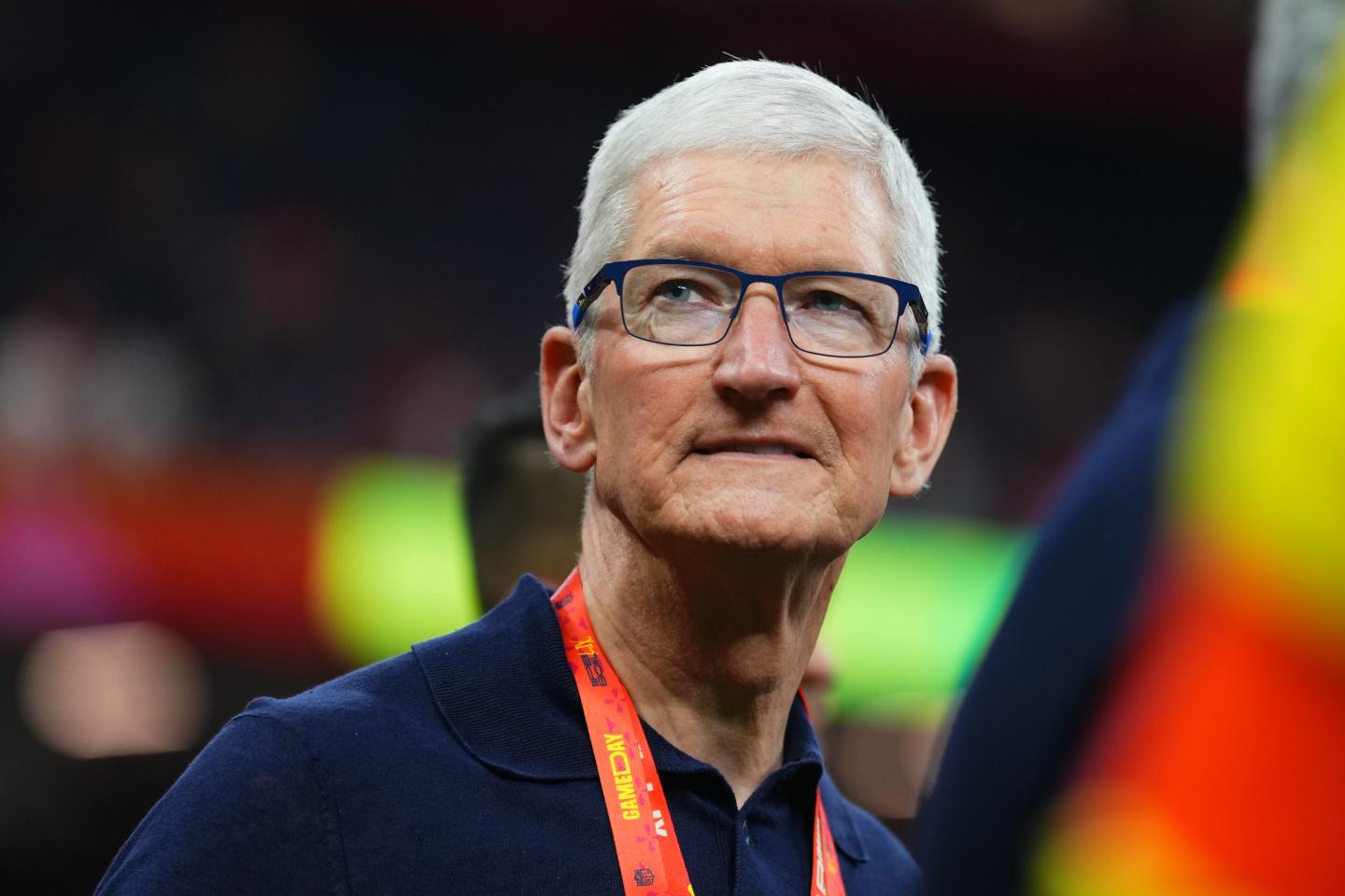 Apple will add 20,000 U.S. jobs amid threat from Trump tariffs