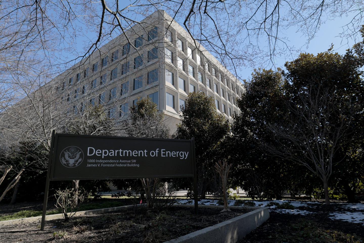 Dismissed nuclear bomb specialists recalled by Energy Department