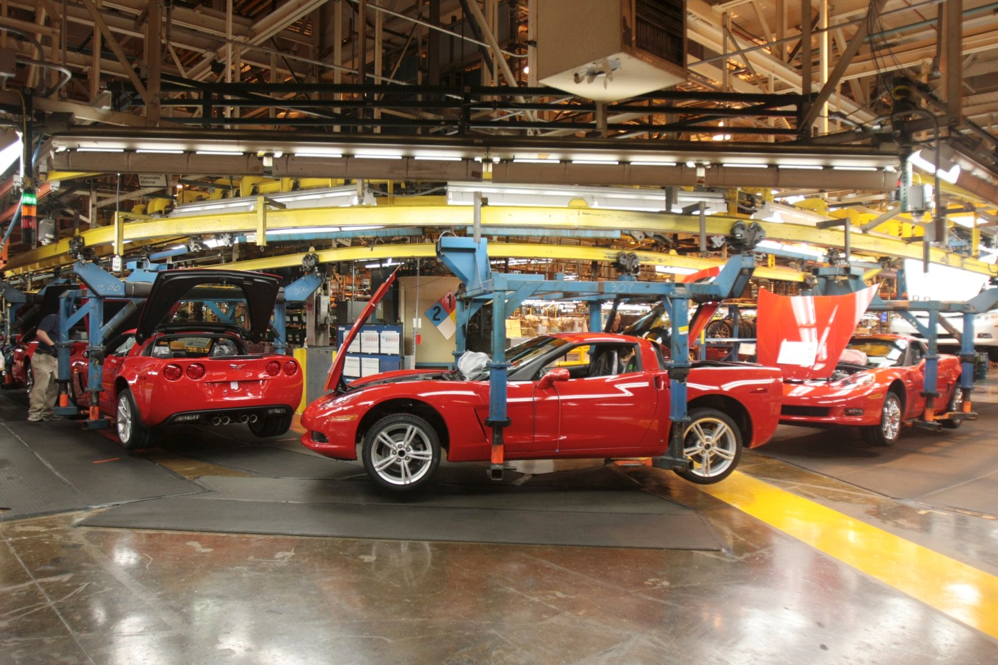 FILE &#8211; A line of red Corvettes pass through the GM&#8217;s Bowling Green Assembly Plant on Wednesday March 24, 2009 in Bowling Green, Ky. (David W. Smith/Daily News via AP)