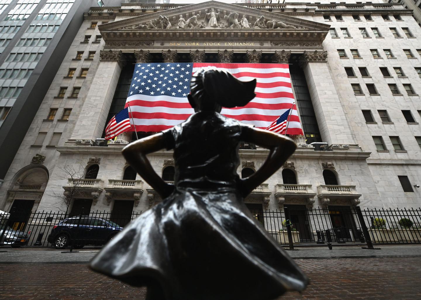 State Street, which commissioned Wall Street’s ‘Fearless Girl’ statue, ends diversity policies