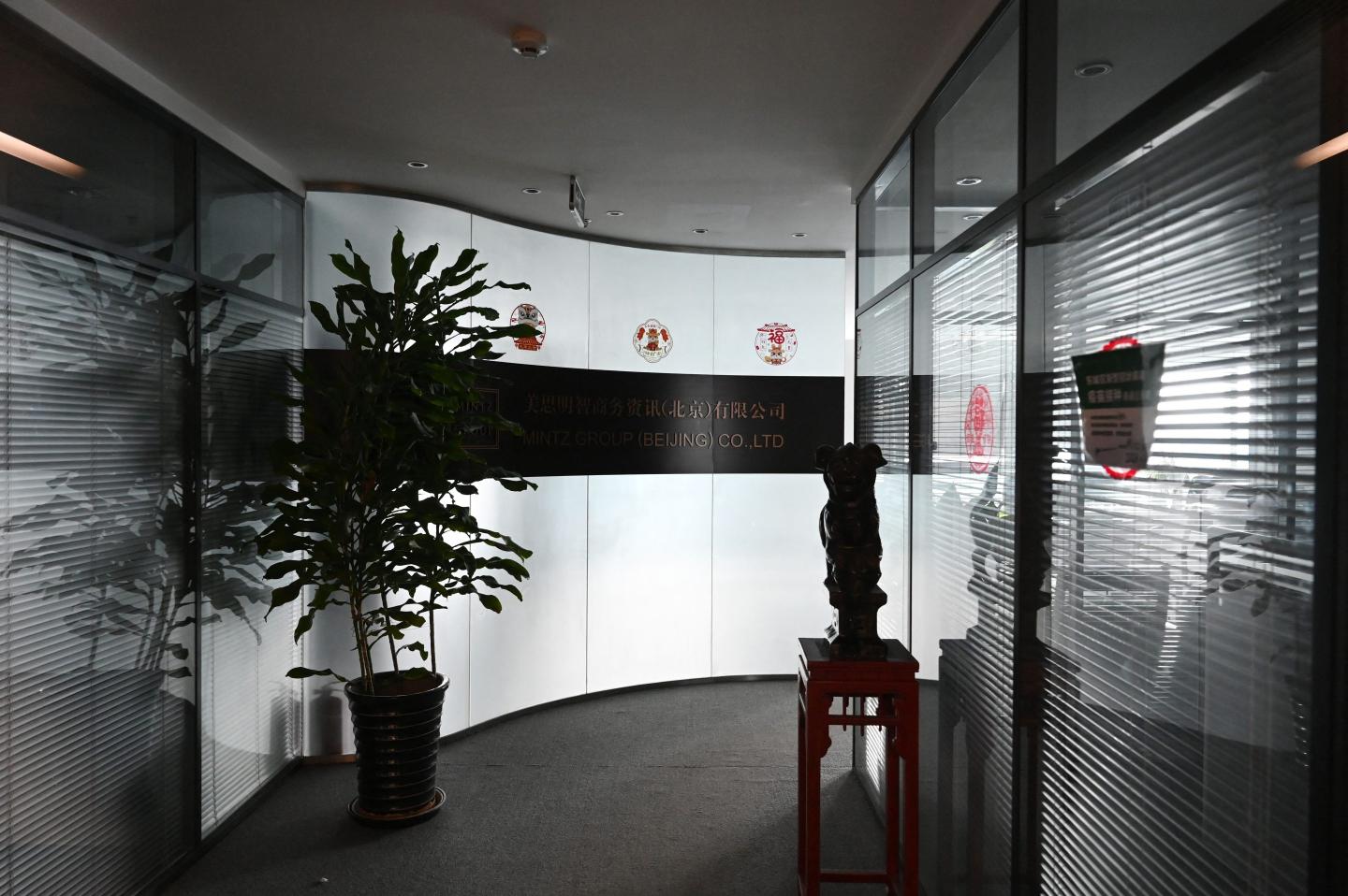 China frees Mintz employees as it woos top global companies