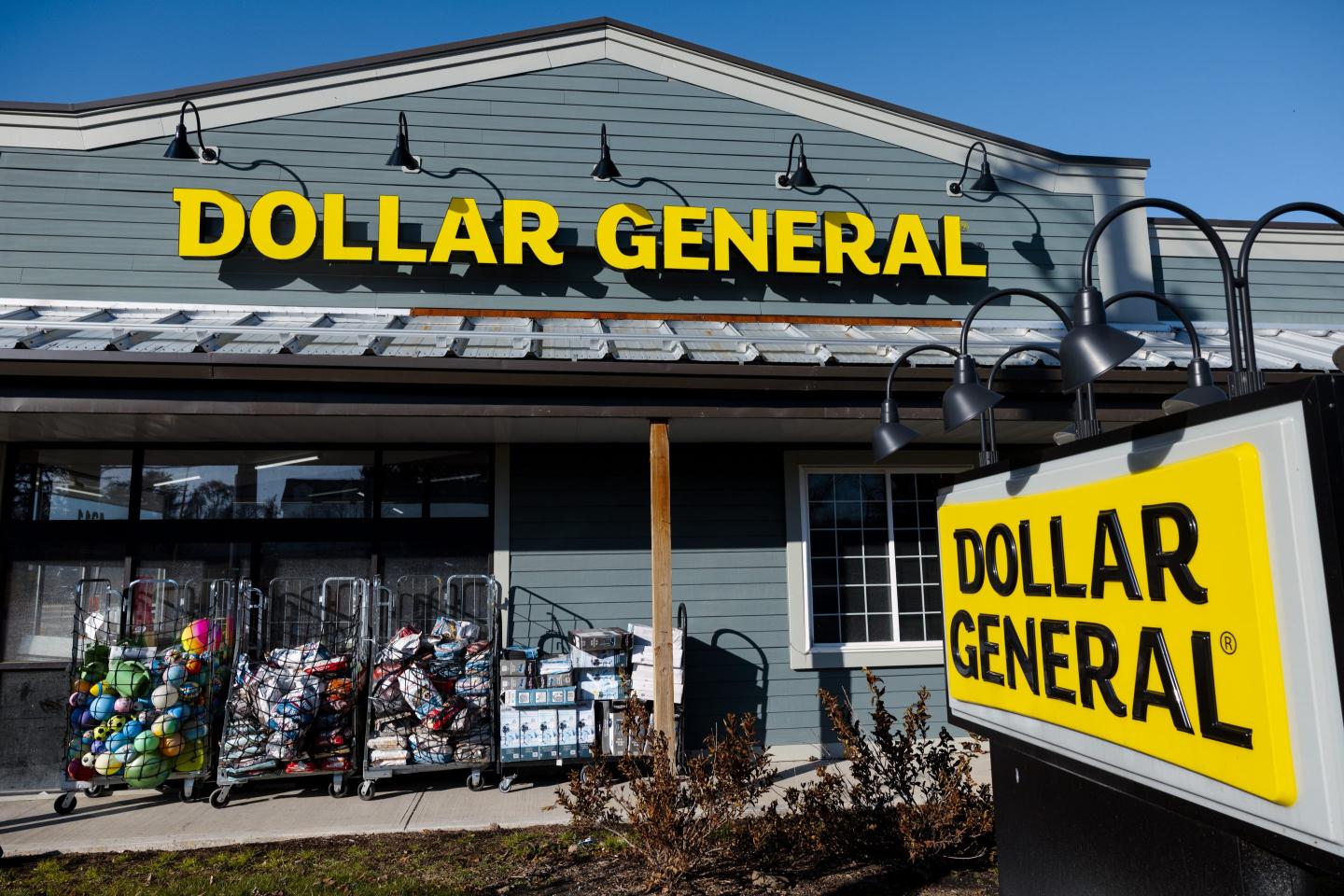 Dollar General storefront