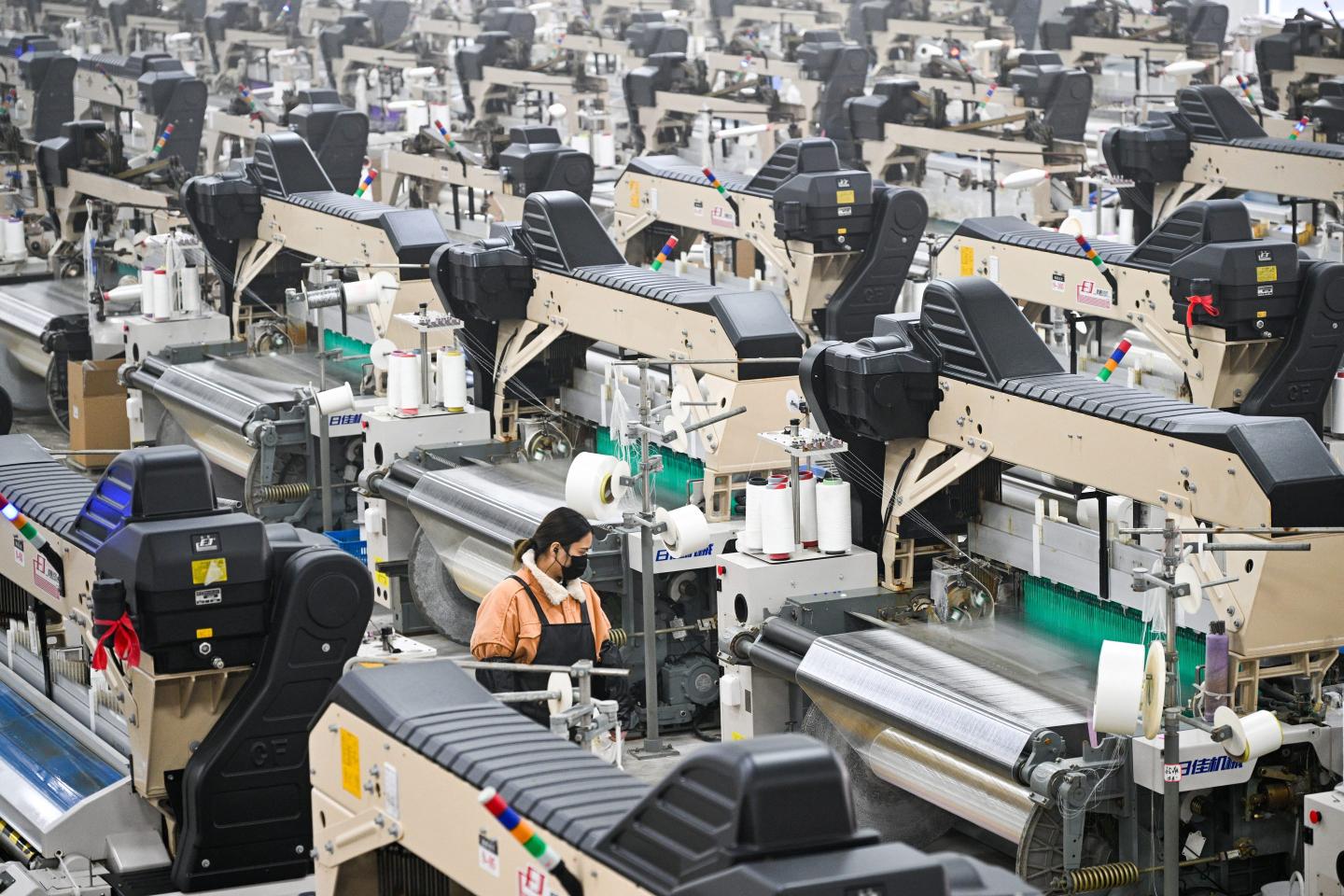 Walmart asks Chinese suppliers for major price cuts on Trump tariffs