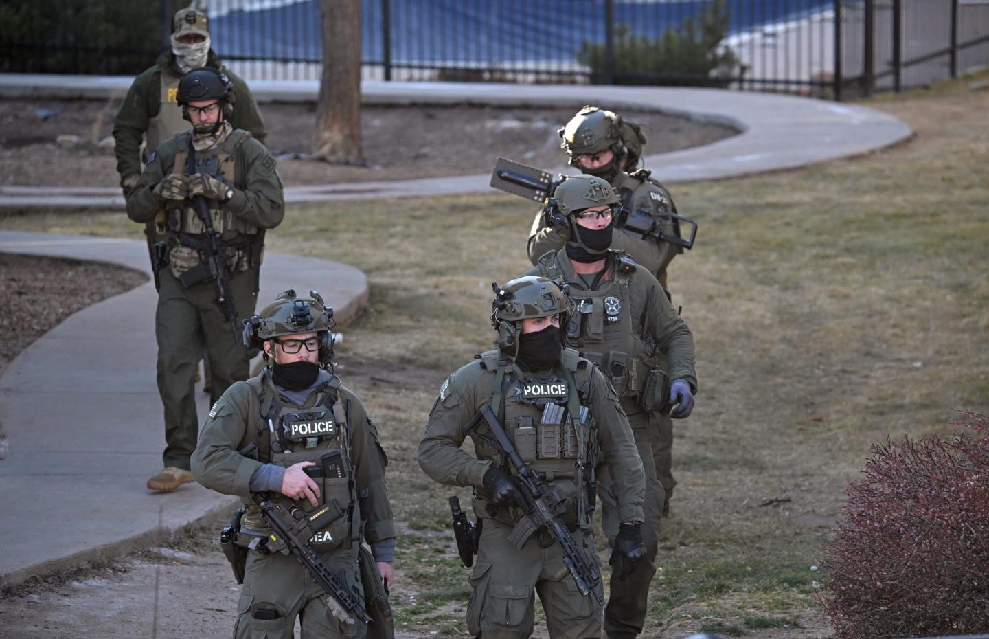 5 ICE officers