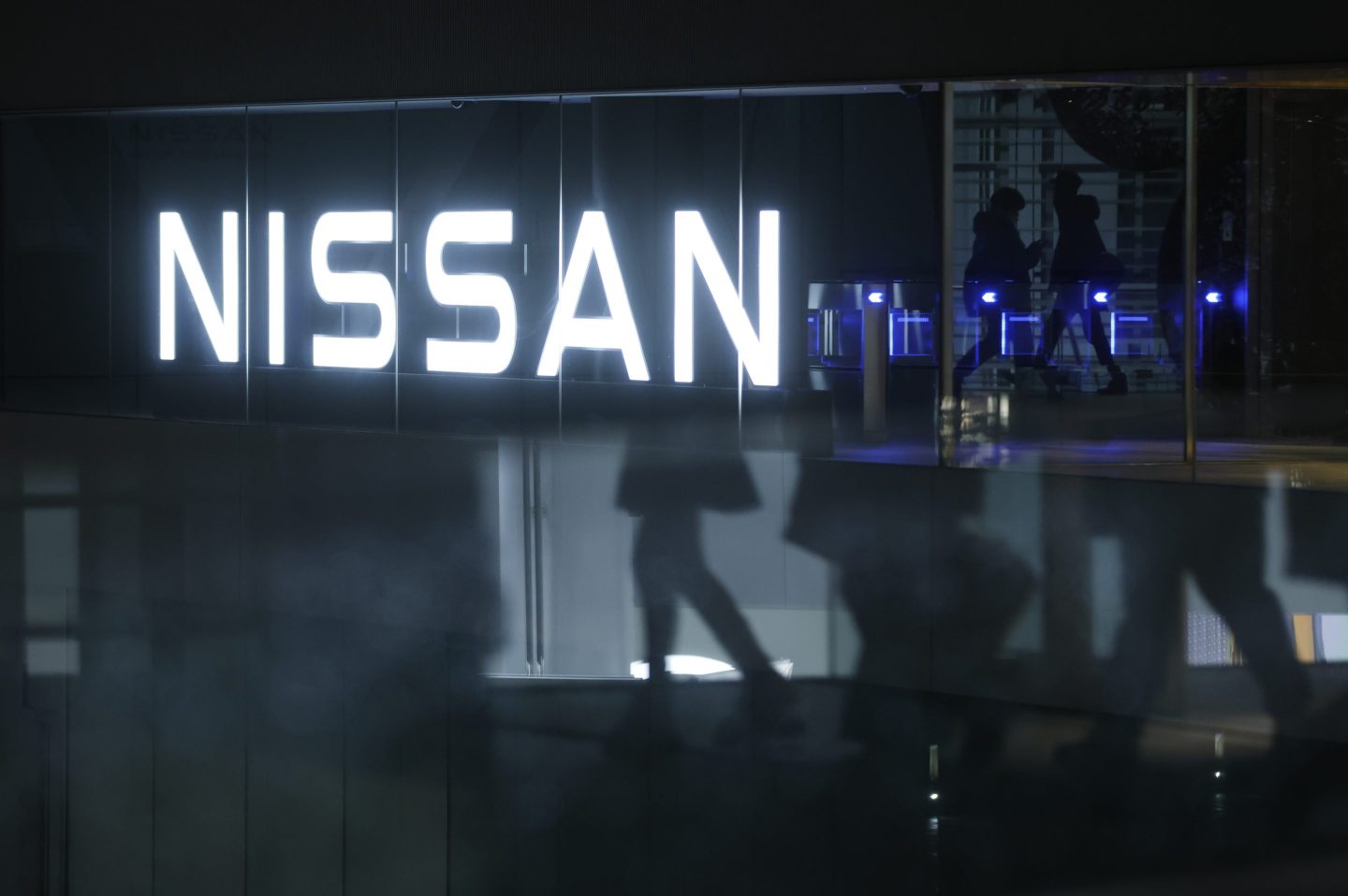 Nissan says it expects an annual loss of more than $500 million this financial year, after announcing thousands of job cuts and reporting a 93% plunge in first-half net profit.