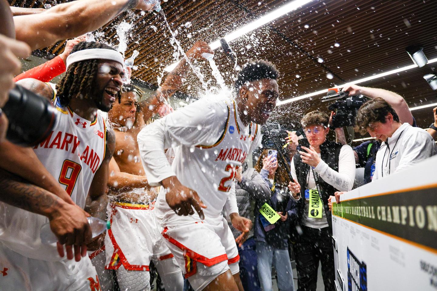 The Maryland men's basketball team celebrates after a buzzer beater to send them to the Sweet 16