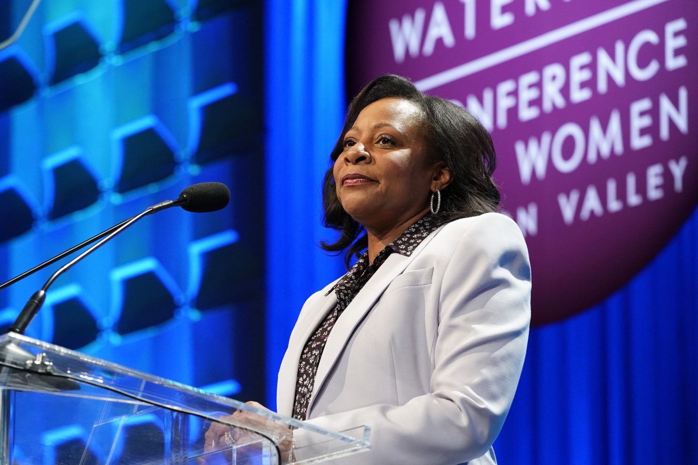 Robin Washington of Salesforce speaks on stage.