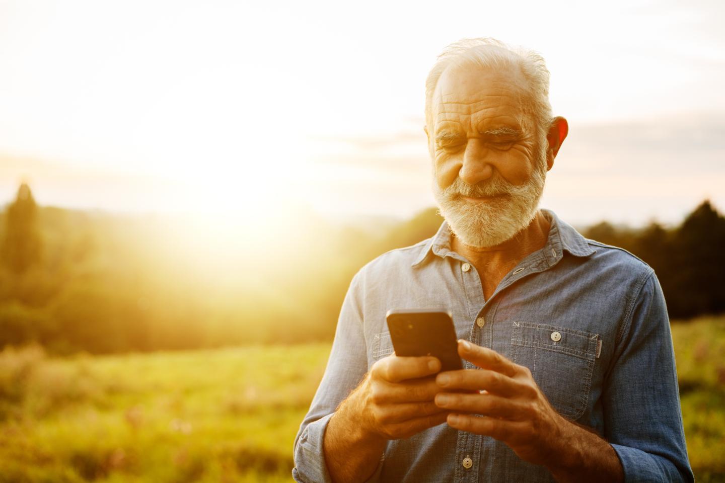 Older man on smartphoe