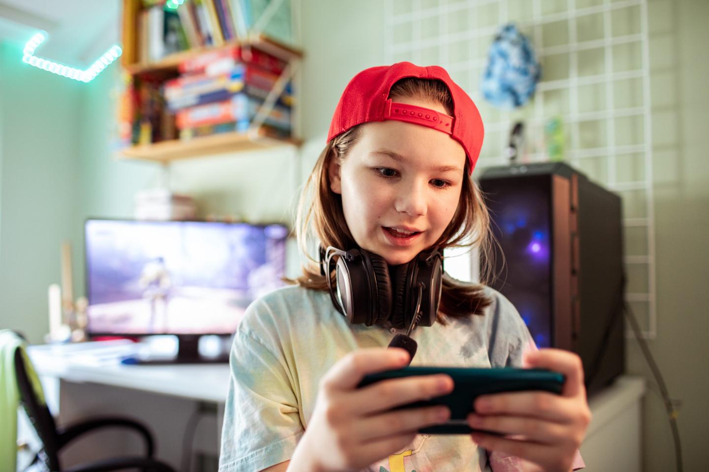 Gen Alpha kid plays on phone.