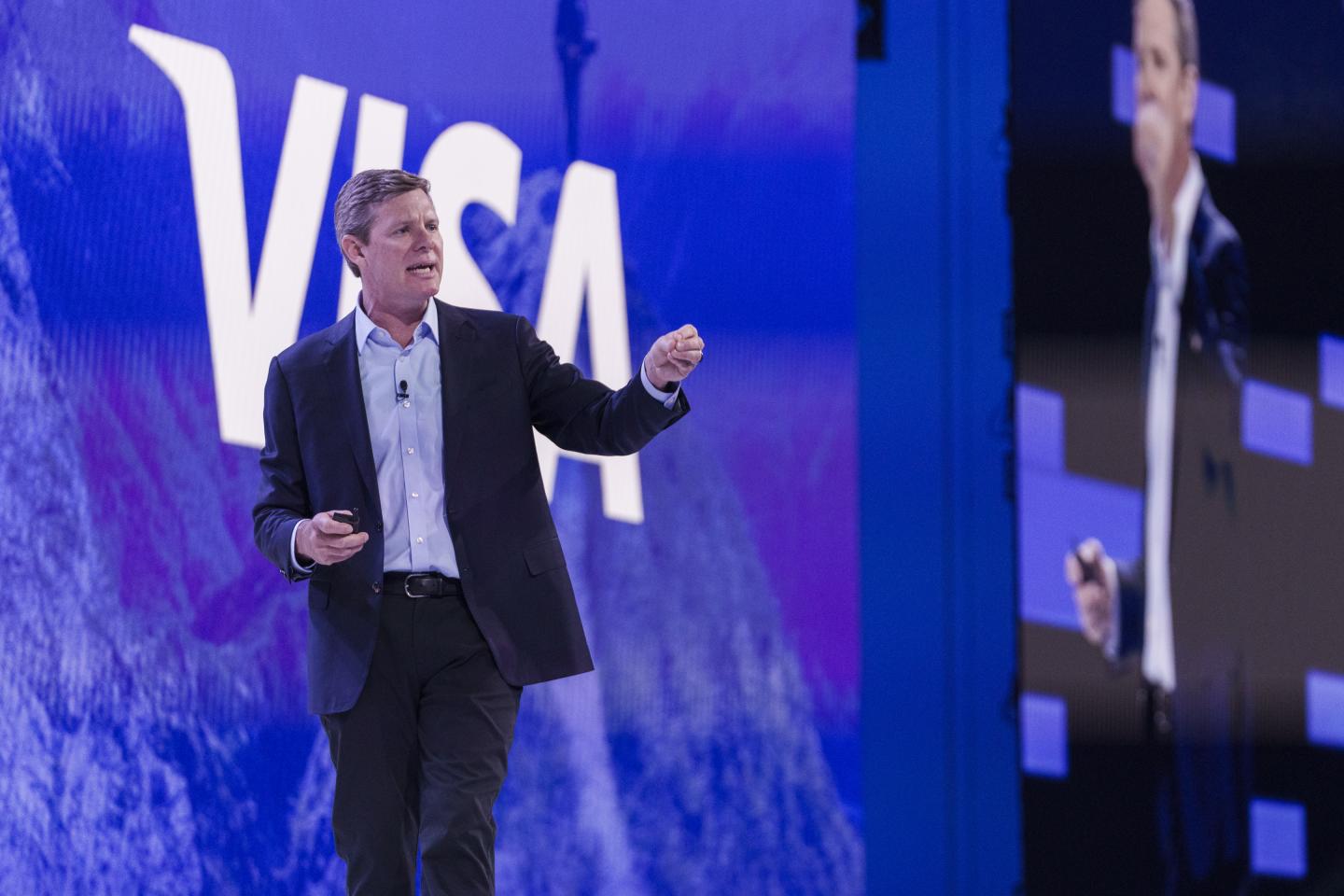Visa wants to give AI your credit card to buy groceries and plane tickets