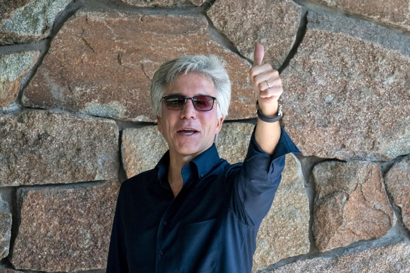 ServiceNow CEO Bill McDermott giving a thumbs up sign.
