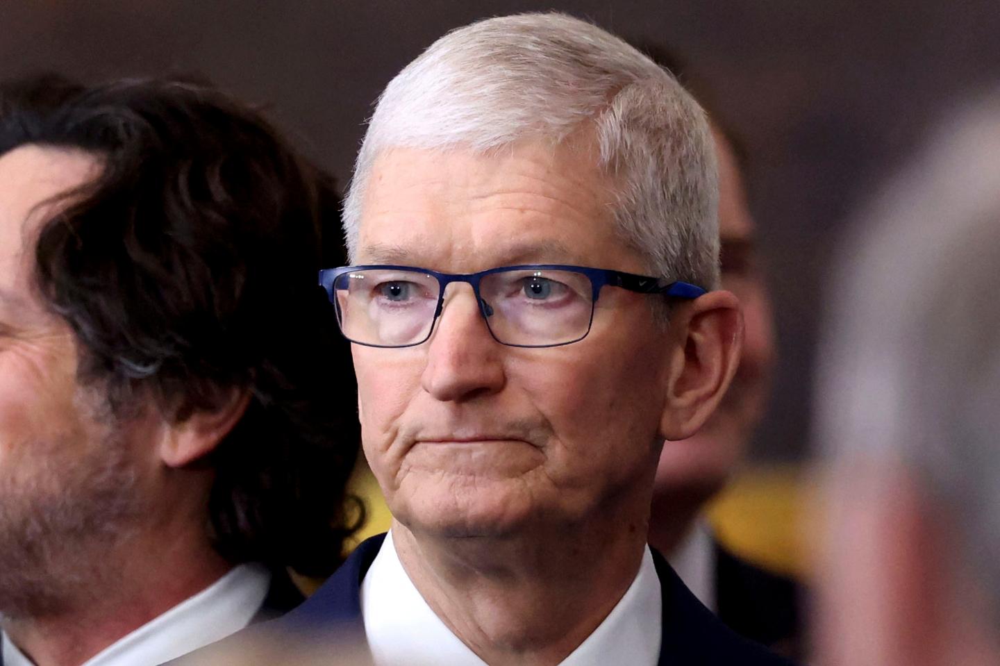 Apple’s historic selloff has bulls balking from tariff risks